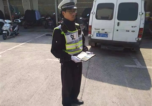 拾金不昧樹(shù)新風(fēng)系列報(bào)道之——閔行輔警項(xiàng)目隊(duì)員拾到手包