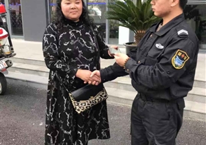 拾金不昧樹新風(fēng)系列報(bào)道 --臨港指揮中心項(xiàng)目隊(duì)員拾到手機(jī)交還給失