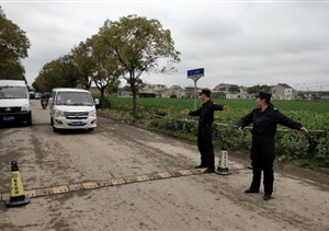 花卉市場大搬遷  忙而不亂序井然 --惠南輔警項(xiàng)目保障龍大花卉市場