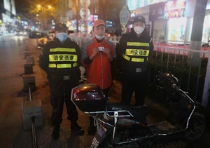 電動車未上鎖危險  保安暫為保管平安 ——惠南輔警項目隊員在巡邏