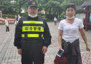 拾金不昧樹新風(fēng)系列 高橋市容項(xiàng)目隊員撿到皮包歸還失主