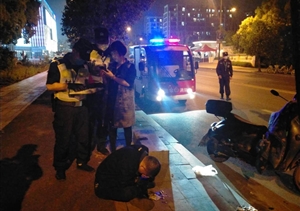 醉酒男子騎車摔倒  巡邏保安熱心救助 ——民泰公司駐閑林輔警項(xiàng)目