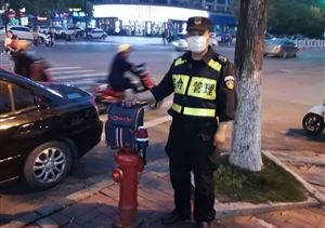 拾金不昧樹新風(fēng)系列 ——民泰公司駐星橋市容項目隊員撿到書包