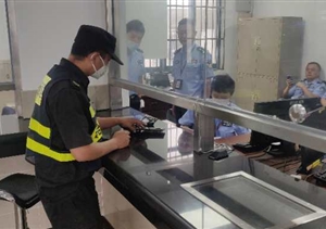 拾金不昧樹新風——宗保公司駐高行市容項目隊員撿到錢包