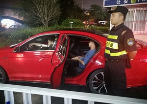 男子醉酒路邊昏睡  保安隊(duì)員及時(shí)救助——宗保公司駐惠南園區(qū)派出