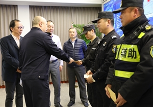 市公安局治安總隊保安管理處慰問宗保公司舍己救人隊員