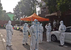 宗保公司協(xié)助街鎮(zhèn)做好核酸檢測秩序維護工作