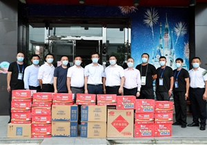 浦東機(jī)場(chǎng)股份有限公司慰問(wèn)公司駐機(jī)場(chǎng)防疫隊(duì)員