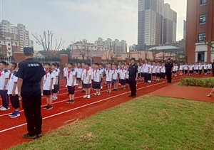 隊(duì)員當(dāng)教官 上好“第一課”—宗保隊(duì)員變身軍訓(xùn)教官參加澧溪中學(xué)軍