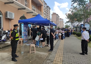 宗保公司全力做好拱亮路疫苗接種點秩序維持工作