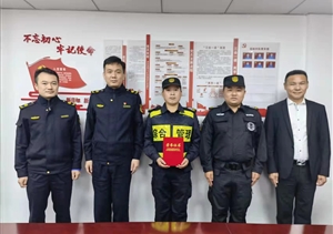 女孩玩水遇險情 隊員勇救獲贊譽