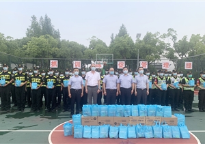 浦東周浦鎮(zhèn)領(lǐng)導(dǎo)到宗保公司慰問公司員工