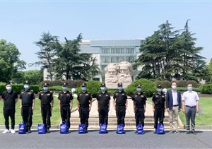 上海市保安服務(wù)行業(yè)協(xié)會(huì)領(lǐng)導(dǎo)慰問(wèn)宗保公司員工
